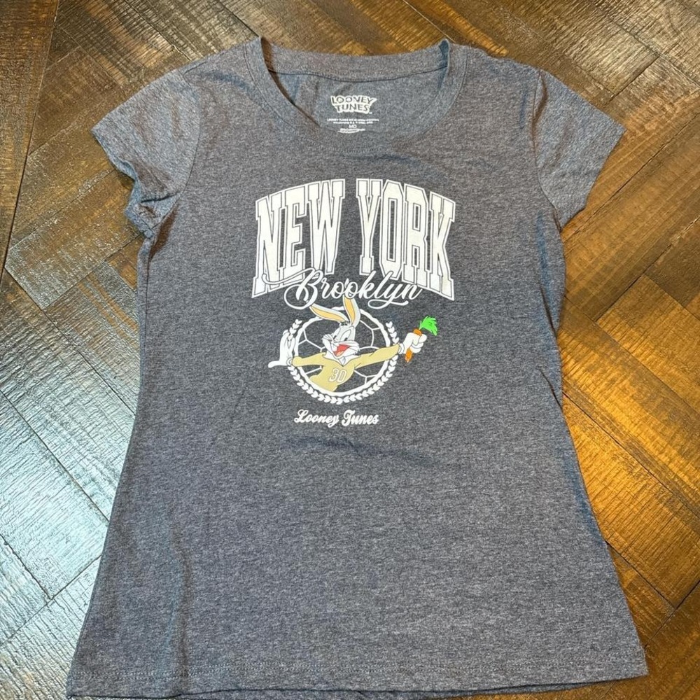 Looney Tunes‎ NYC Brooklyn Tee M Bugs Bunny Y2K Fitted Shirt
